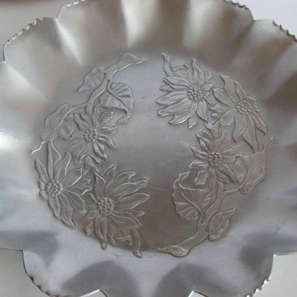 Round Aluminum Tray Shallow Bowl FABER & SLEVIN Poinsettia Flowers Mid-century - Picture 4 of 8